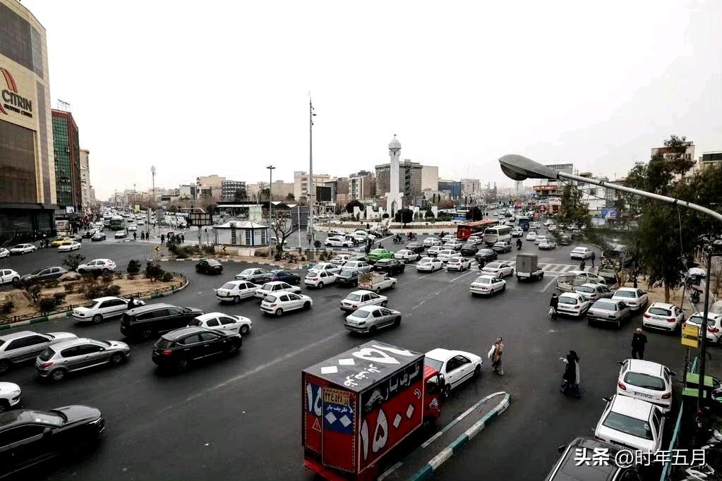 在美国总统特朗普 施压后，伊朗承诺不处决抗议者，可能因此避免了美国军事打击。
特