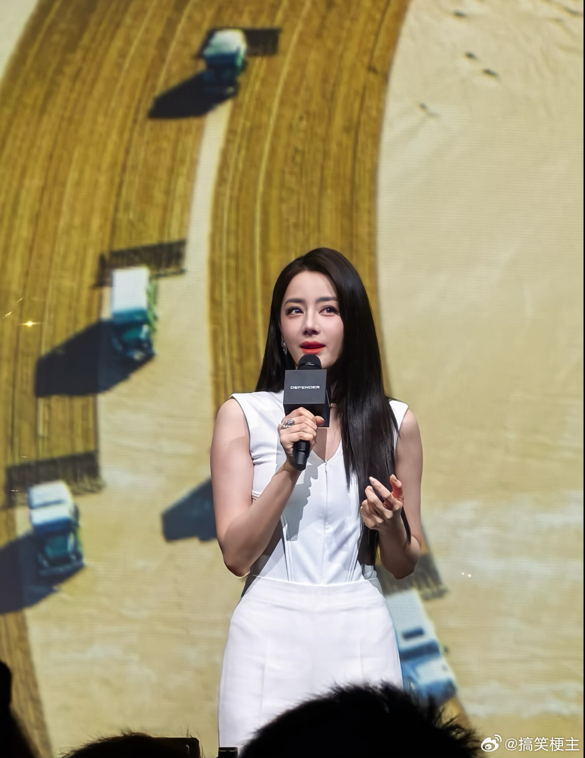 只要迪丽热巴不塌房 她有没有演技真的不重要 迪丽热巴，她最大的优势不是长得美，也