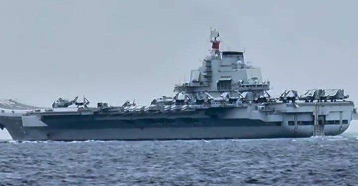 “大事！”中国海军辽宁号航母战斗群，075两栖攻击舰战斗群，分别抵近菲律宾！当地