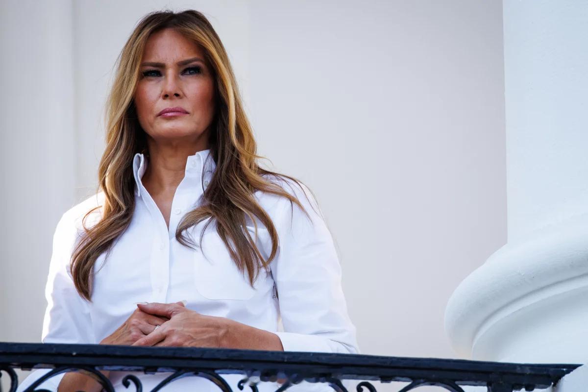 川普婆姨否认自己是爱泼斯坦介绍给川普的 NPR 的报道基于司法部新公开的大量爱泼