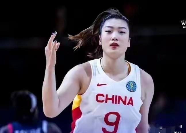 中国女篮9号曾是李梦代名词，从现在张子宇披上9号球衣那天起，就说明李梦回归中国女