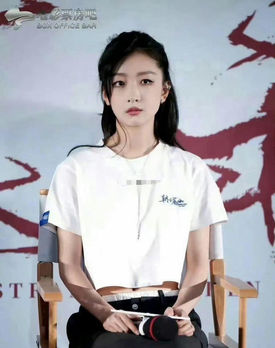 周冬雨估计是长开了，越来越好看了！ 