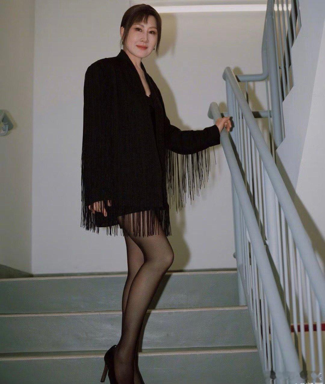 这居然是张凯丽    哈哈哈哈哈哈哈哈看到一条评论：张凯丽忽悠别人买足力健老人鞋