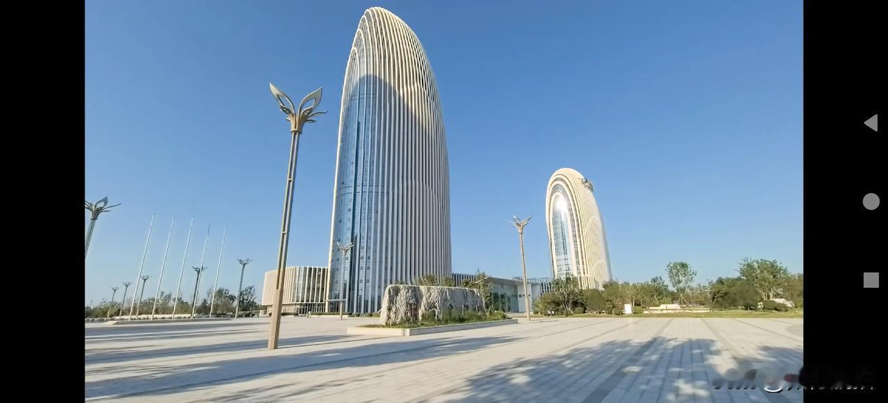 邢台金融中心：太行泉城的新地标

在邢台东部新区的核心地带，一组流线型的建筑群正