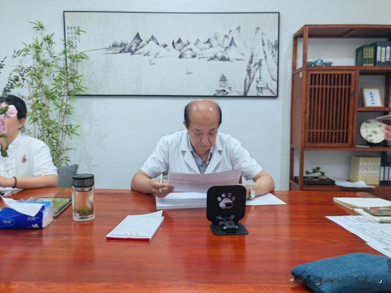 【难怪孩子抽动总复发！根源不是坏习惯，是被你忽视的鼻窦炎】
深耕中医儿科四十余年
