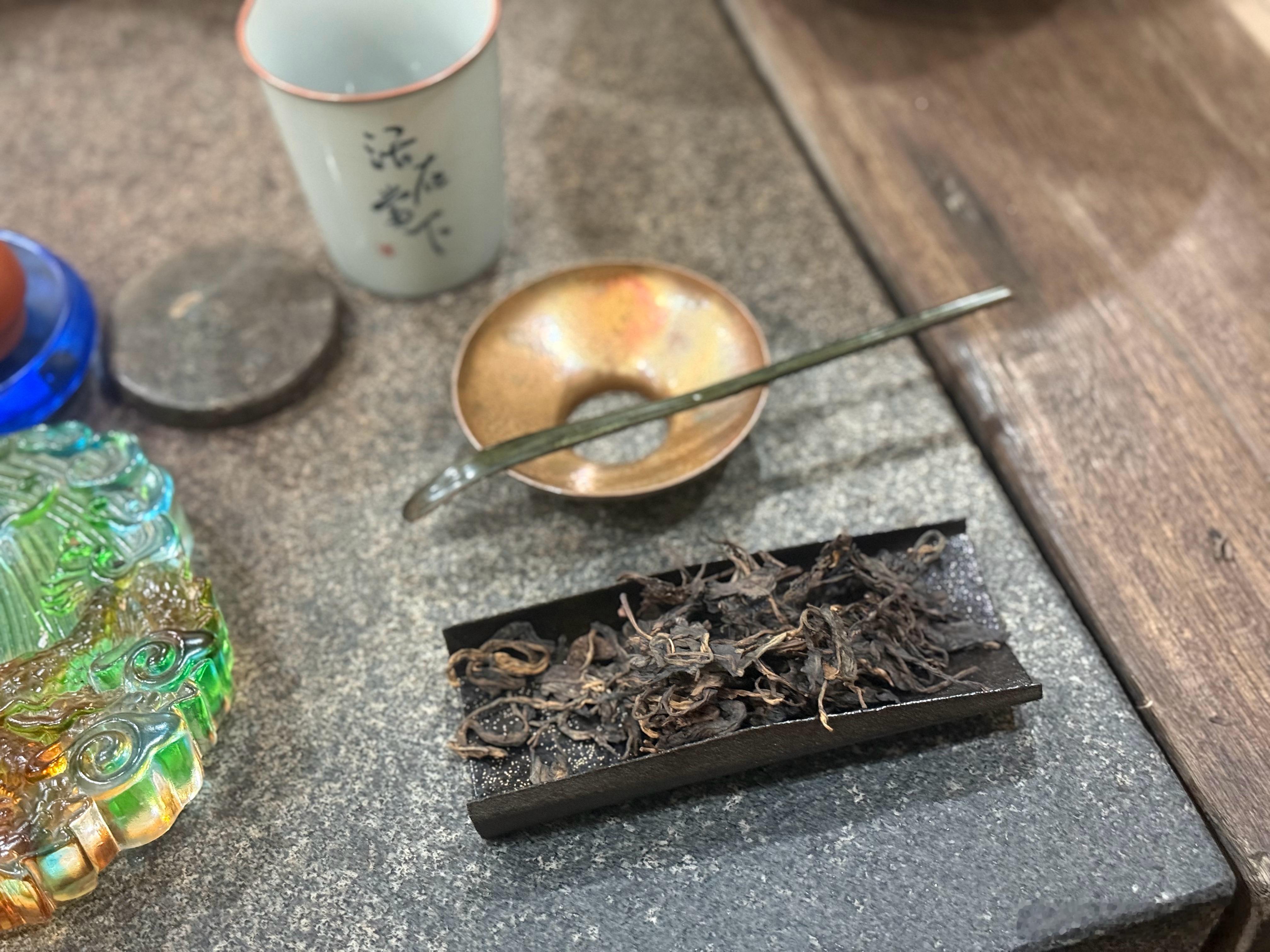 人这一生，不过是一场路过，你路过我，我路过你，然后各自前行，消失在视野里，消失在