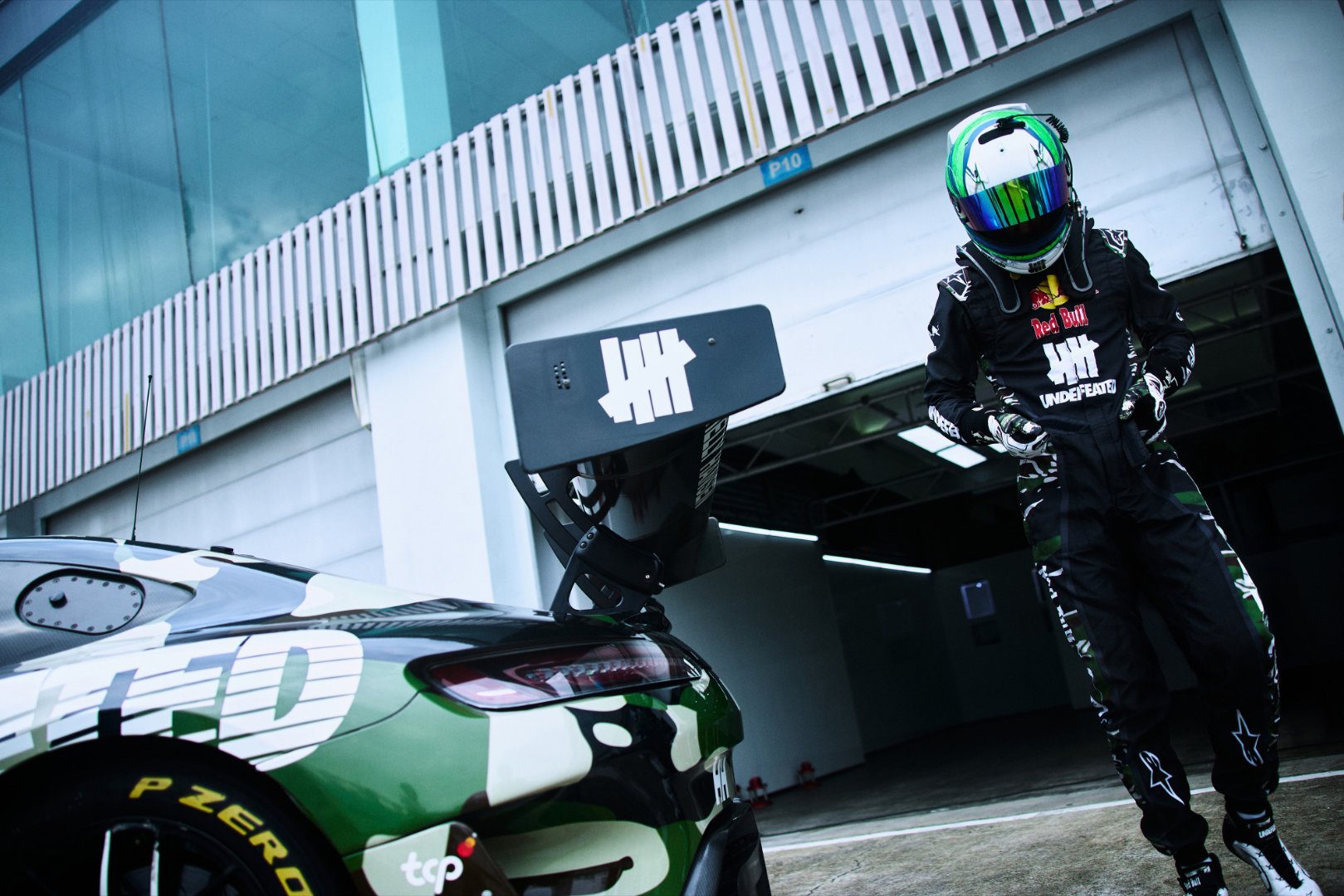 王一博出征chinagt珠海站 |85racing 追逐的，不是对手的背影，而是