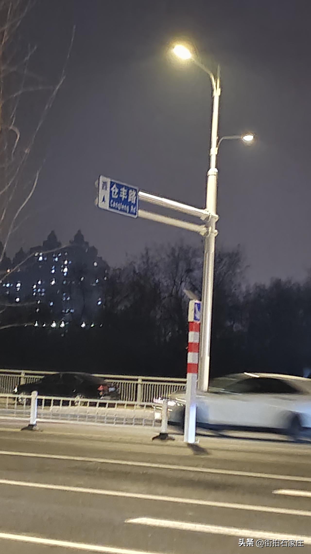 太赞了，仓丰路全线打通了！
以前仓丰路，到了胜利大街就断头路了，这有个巨大的渣土