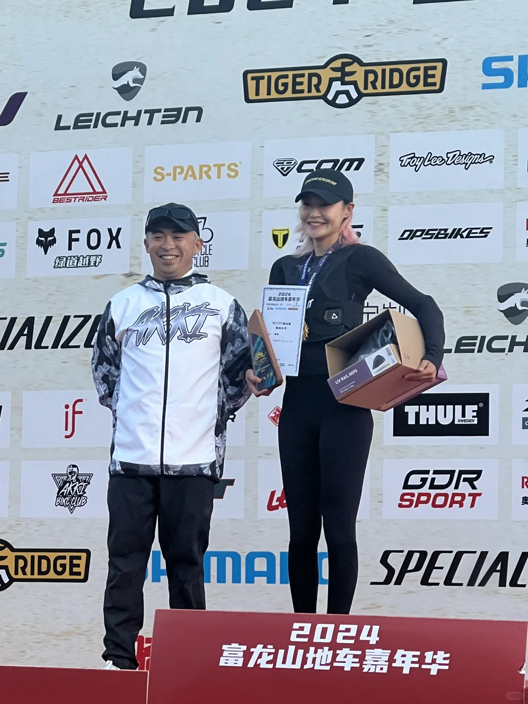 挥着翅膀的女孩儿🦋起飞