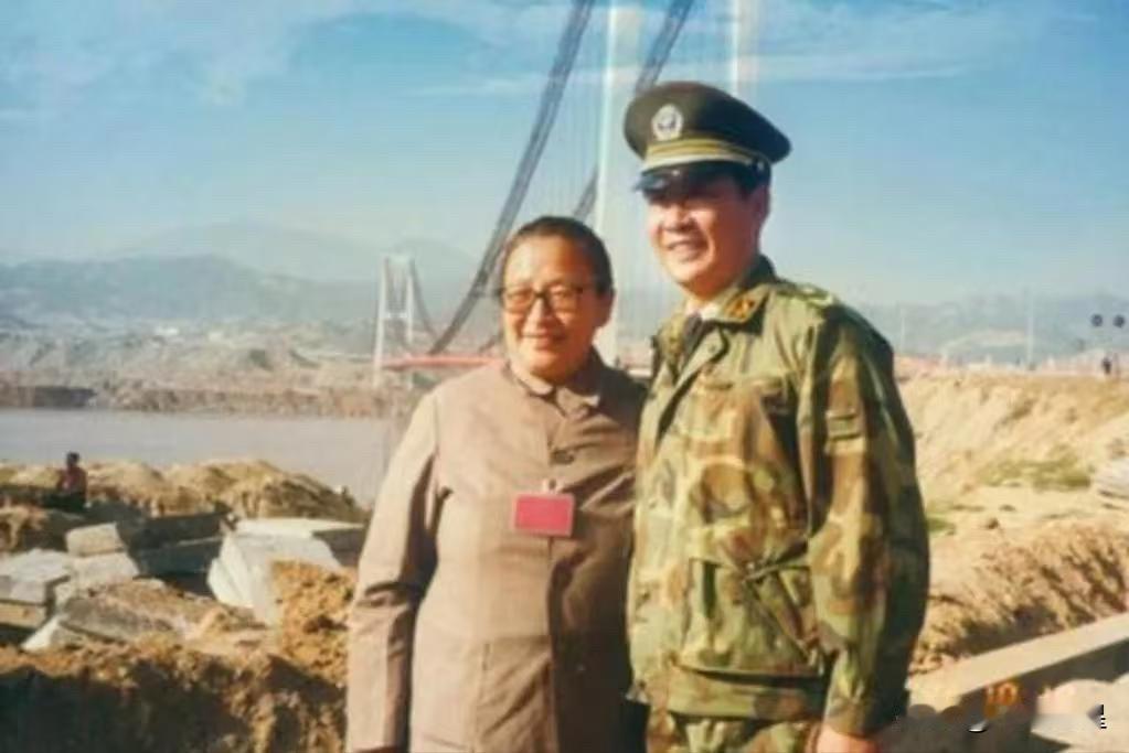 [微风]1996年，正在办公的刘源接到一个电话，只听对方说：“小源，我是你李讷姐