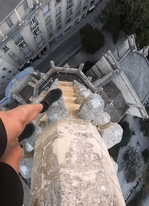 法国30岁网红爬香港68楼天台坠亡！他以极限攀爬高楼闻名，曾疯狂敲打68楼窗户求