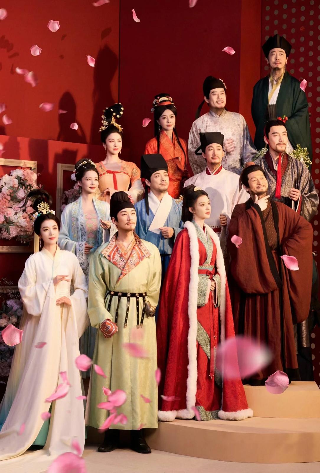 春晚《贺花神》十二花神美到词穷！
王楚然的芙蓉绽春，
秦岚的桃花“桃”个好兆头，