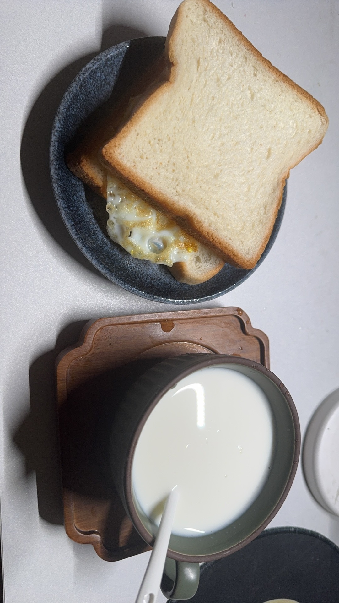 你愿意跟一个勤俭持家的男人一起过日子吗，算了，你肯定觉得没意思 ​​​