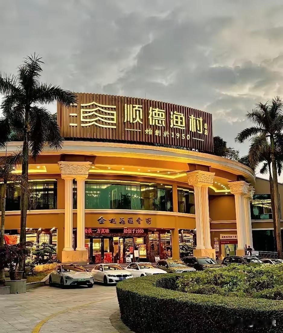 顺德渔村大酒楼的保安驱赶避雨母子这件事，你真以为错全在保安身上？根本不是。保安一