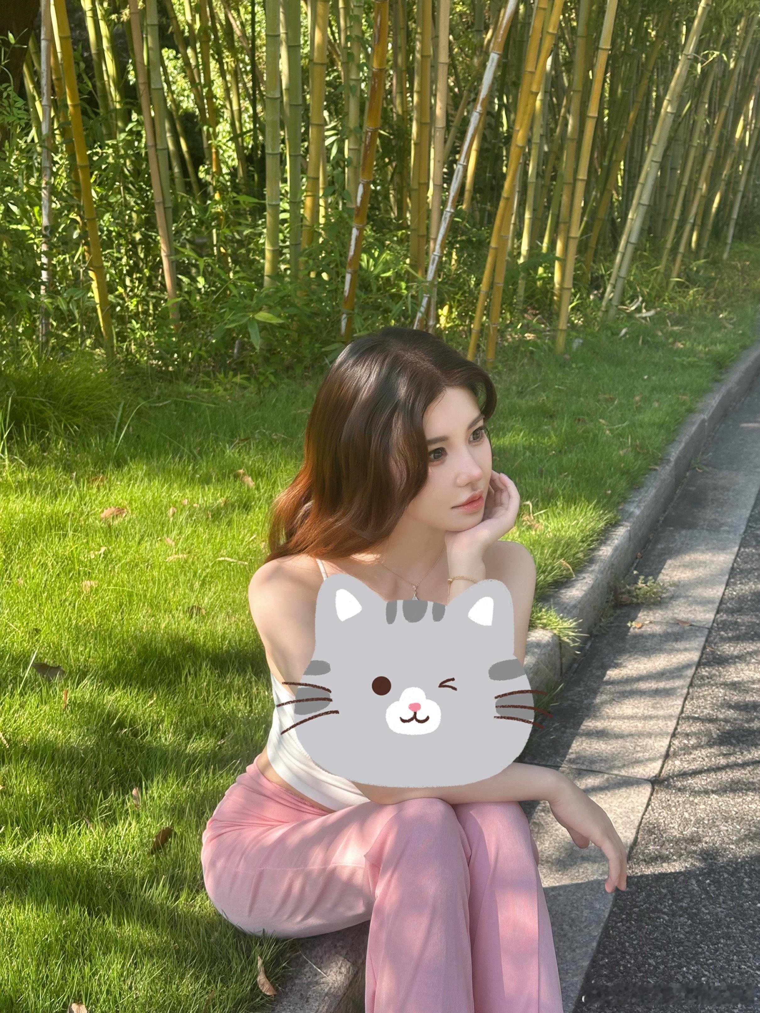 美图写真亿点曝光计划时髦精的日常穿搭 慢也好，步子小也好，是在往前走就好；接纳一