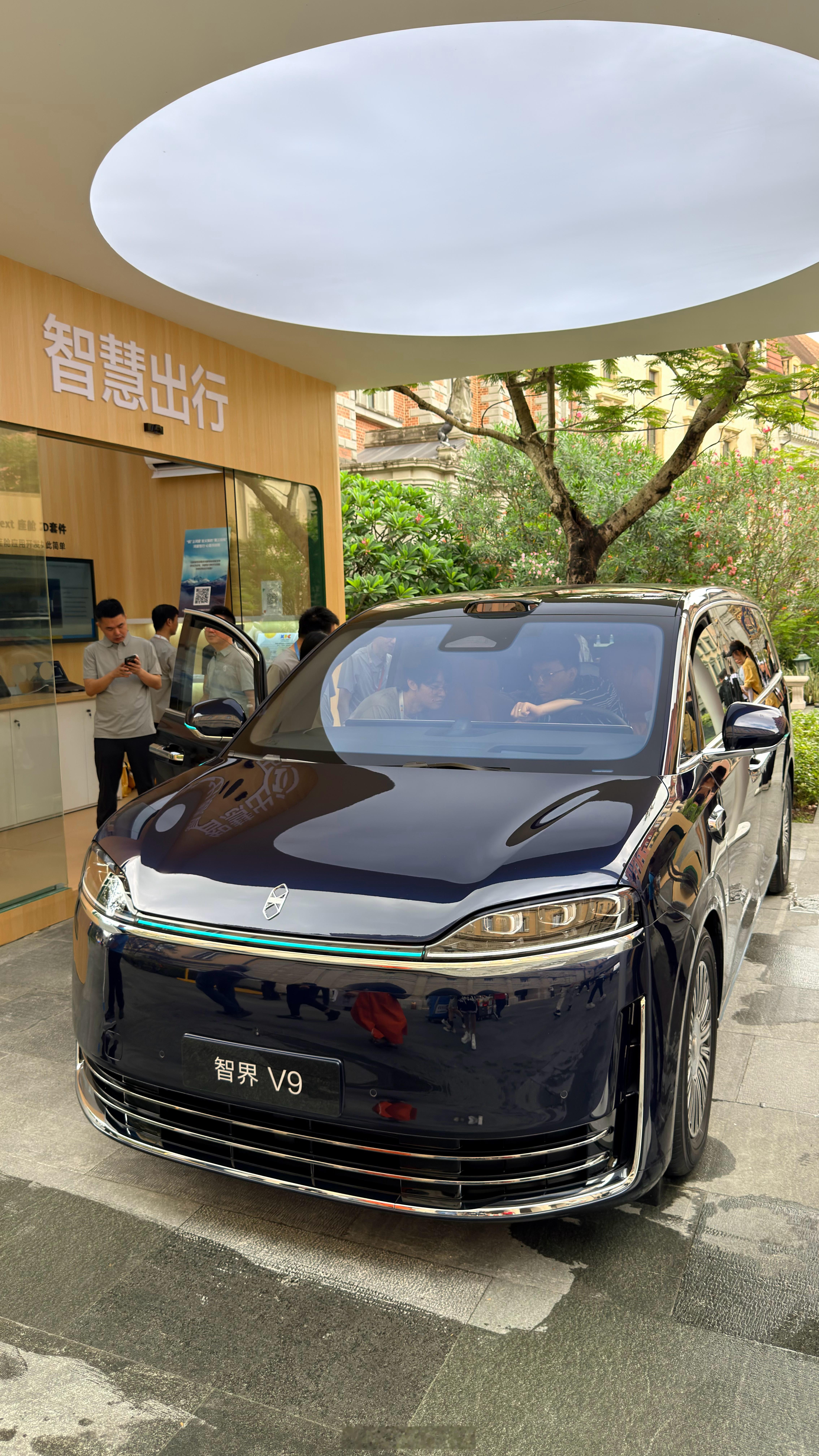 我的这个智界V9到店了，还没时间去提 东莞·华为三丫坡