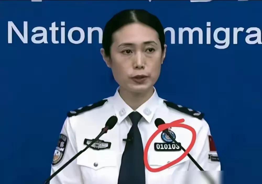 这一看就不简单
橄榄枝加两颗星。
大家说这应该是什么职位？
