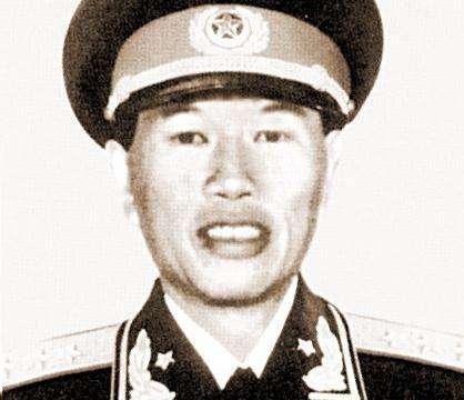 对越反击时，军委让邓华指挥，邓华拒绝道：我不合适，有两个原因。对越自卫反击战动员