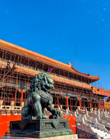 故宫缺钱到了什么地步，似乎永远入不敷出？故宫每年门票收入近8亿，文创收入大约15