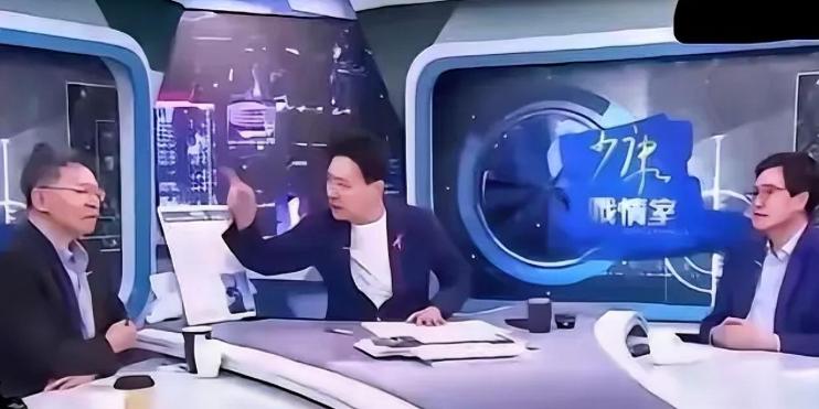 “四姓家奴”赵少康彻底破防了！5月11日，在他自己说了算的《少康战情室》里，沈富