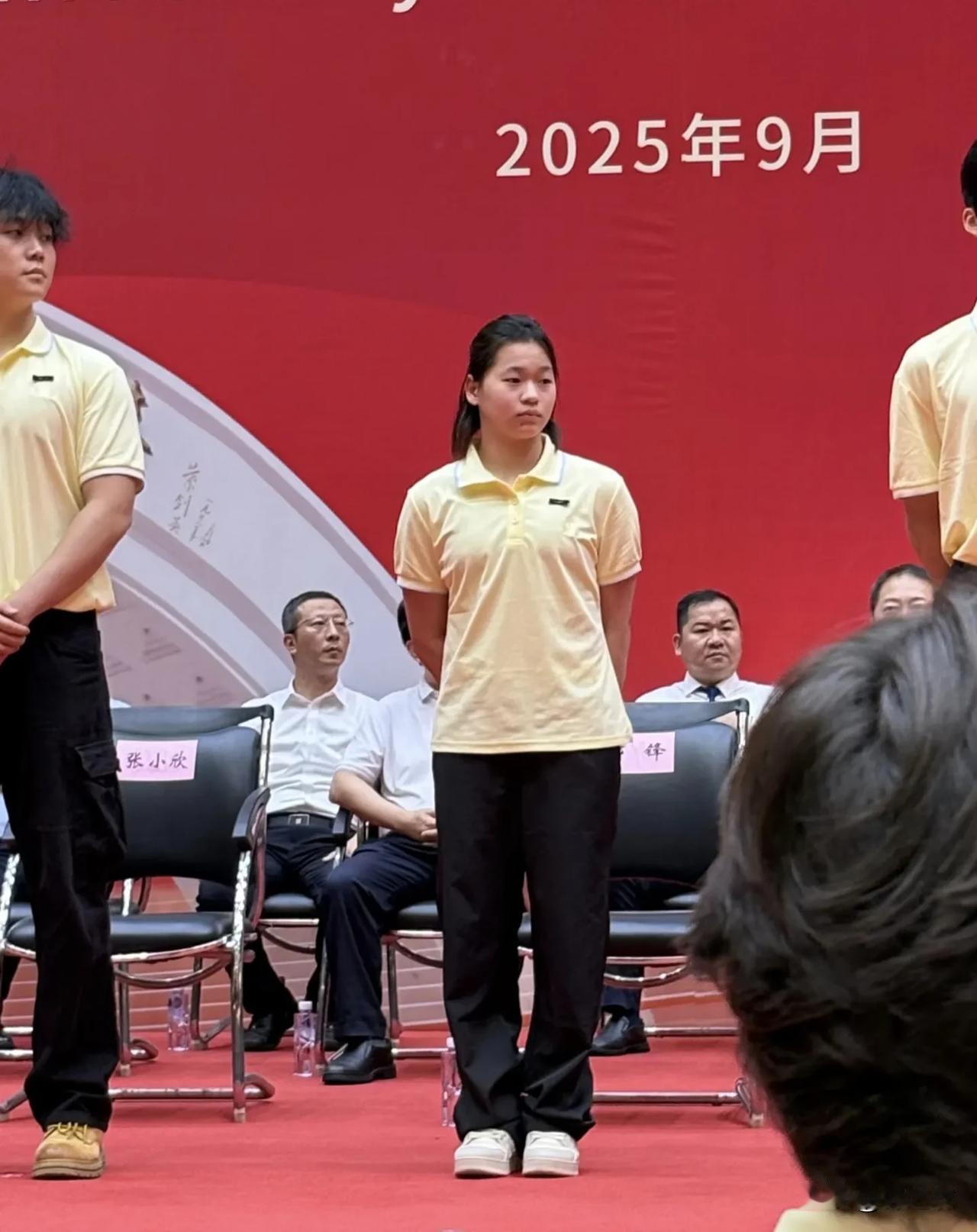 我觉得评论区说全妹因为基因减肥困难的人可能真的不知道什么叫“刻苦训练的天才少女”