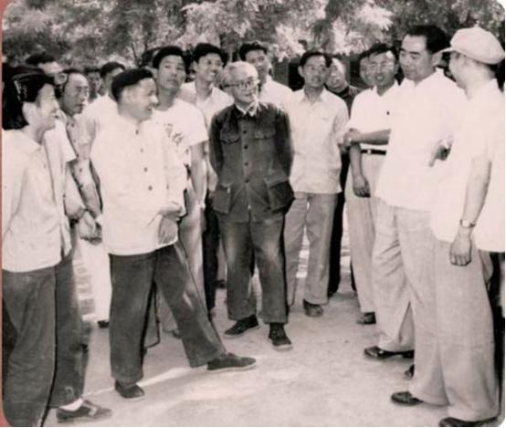 1959年5月28日，周总理到自己的母校南开大学视察的时候，当周总理来到学校食堂