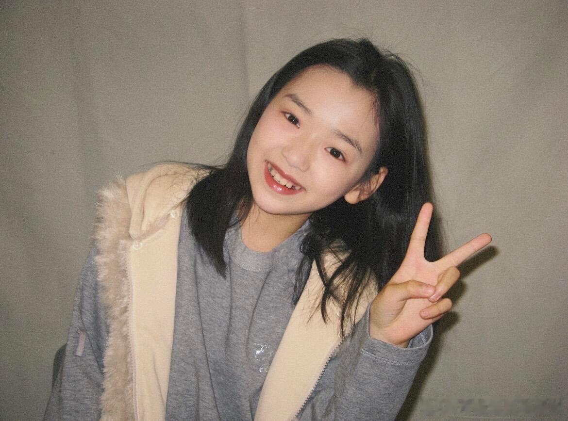 小酒窝听到董璇这段该伤心了董璇在节目上哭了本以为是思念女儿动容落泪，真相竟是晕船