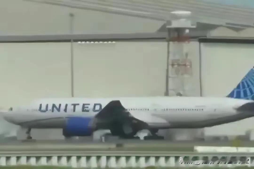 波音客机故障频发，值得警惕。美国联合航空公司载有249人，其中包括235名乘客、