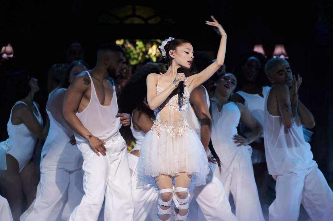 r.e.m.beauty更新更多巡演美图♾️☀️ArianaGrande