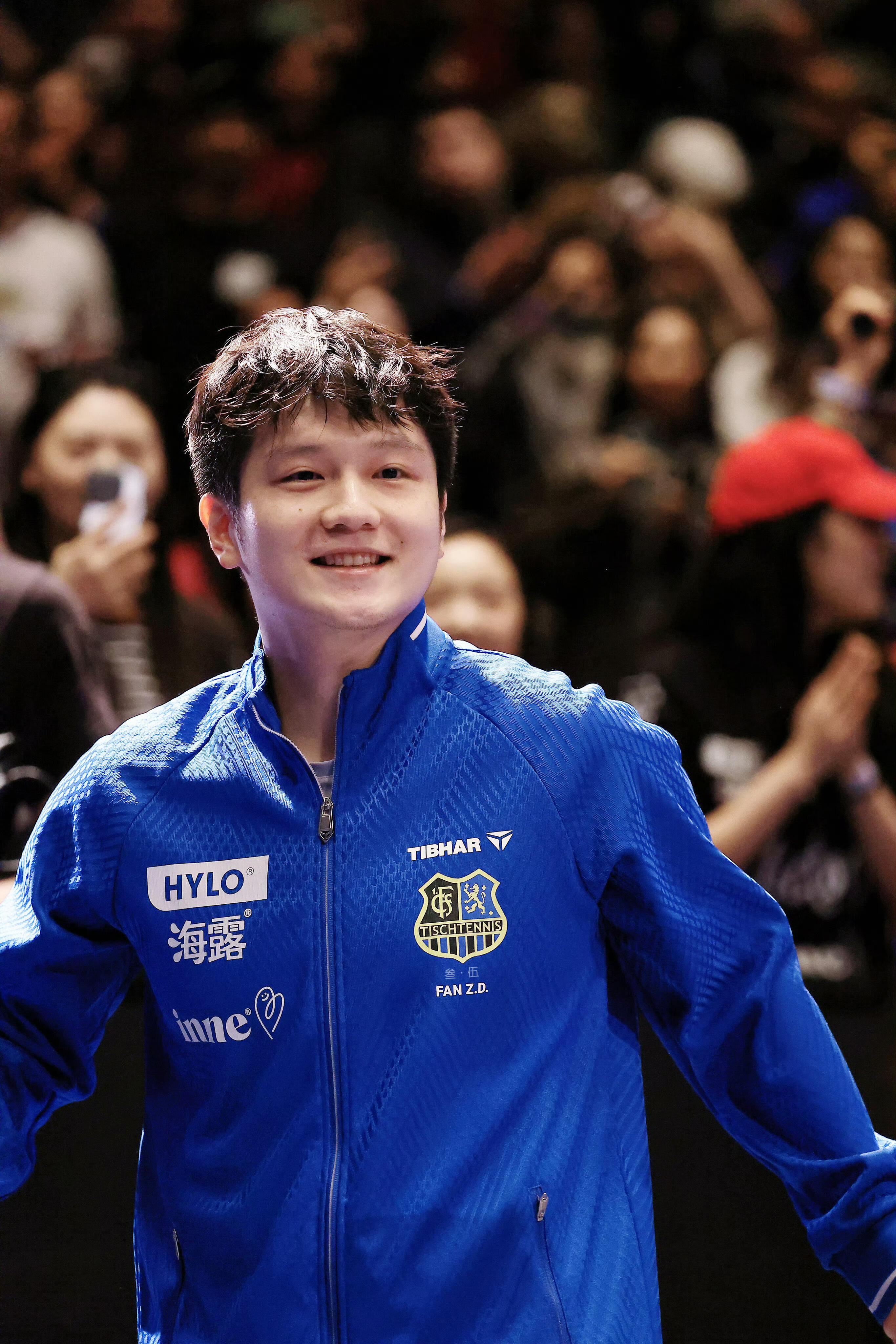 心有丘壑，拍定乾坤。樊振东以热爱为刃，以坚持为甲，在乒乓赛场书写属于自己的时代华