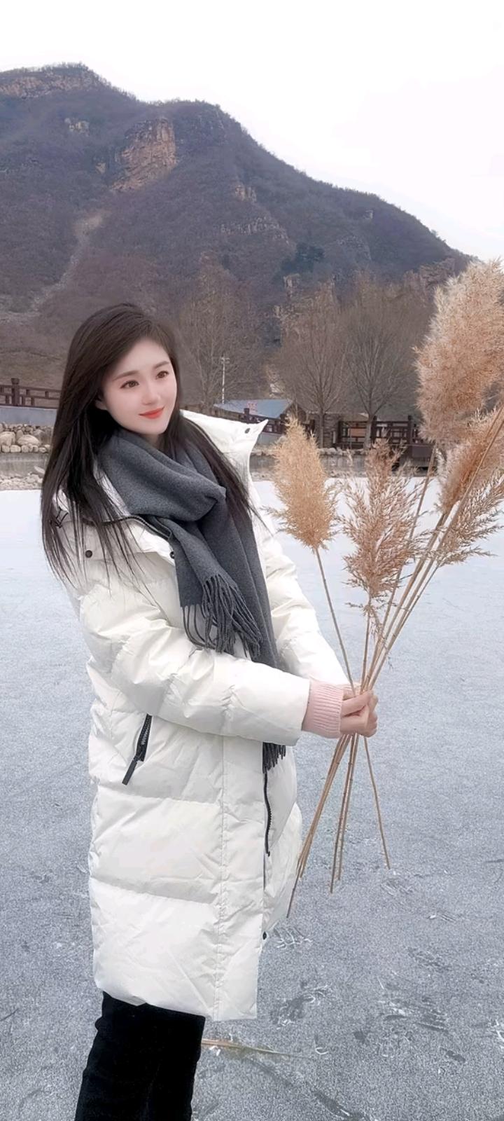 晒图笔记大赛还记得第一次见你，人群熙攘，可我的目光，却唯独追着你走，那一刻，心跳