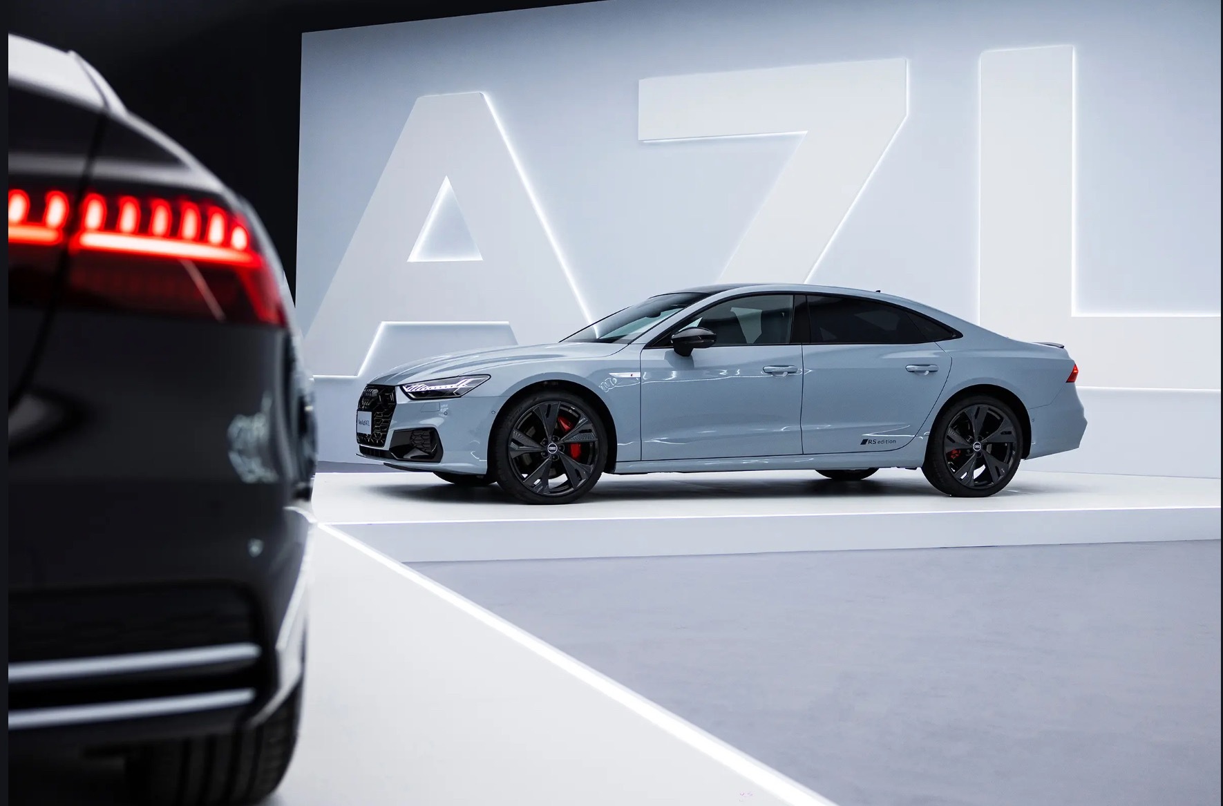 之前国产A7加长，C柱看起来就不如进口掀背流畅，没想到A7L的旅行版更辣眼睛大v