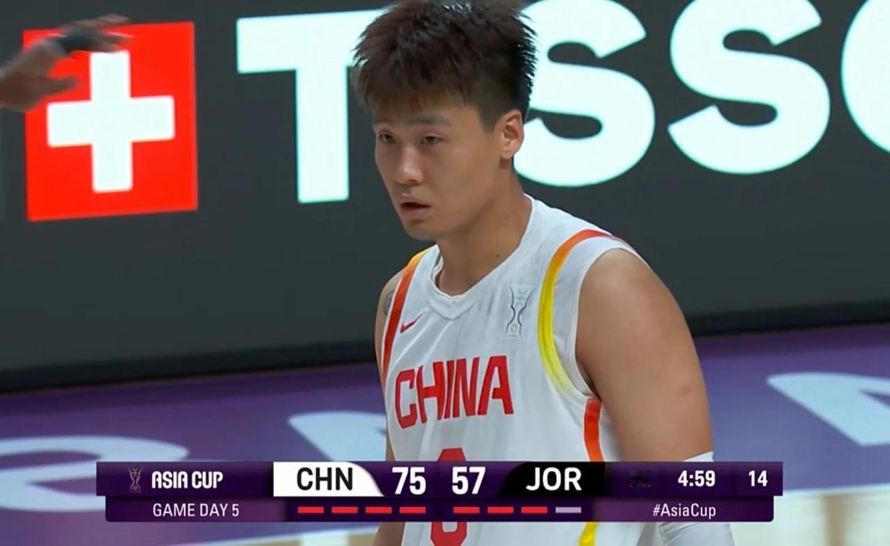 亚洲杯小组赛中国男篮90：68战胜了约旦队。本场开局中国打了对手17：0，之后约