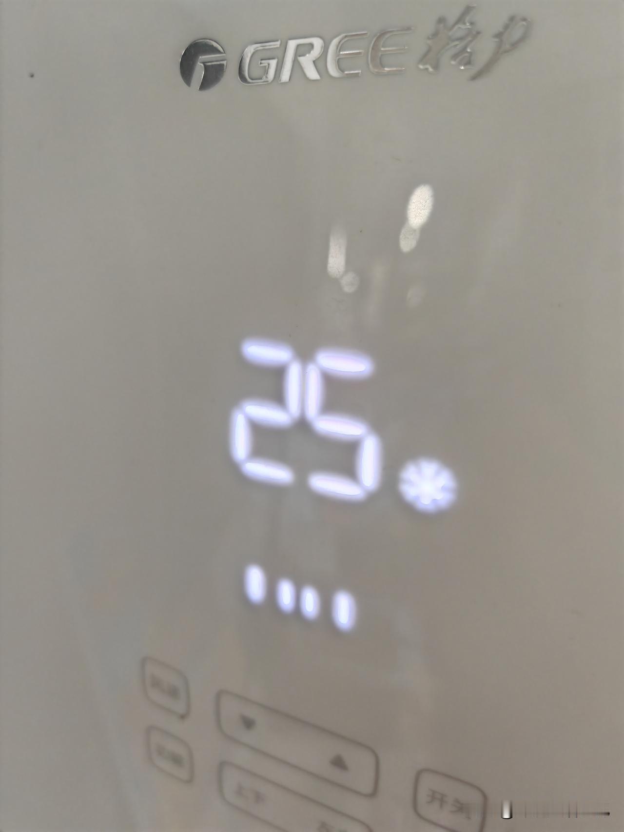 我和老公是全天开空调～
老公来到上海，第一天陪着婆婆妈去做了复查（在家等结果），