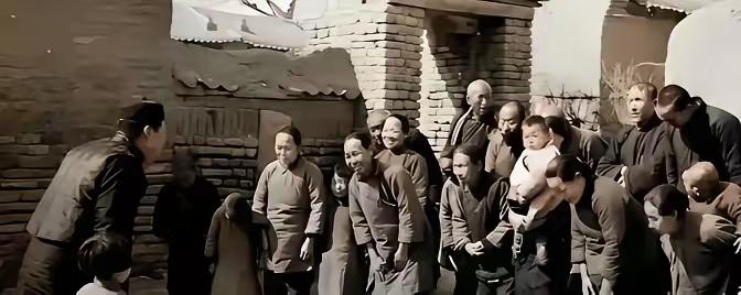 快解放那一年，村里的地主把田地全卖光了，因为他大儿子写信回来了，叫他卖的，不卖以