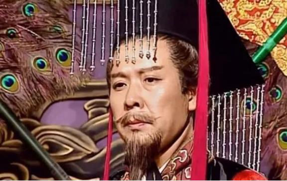 219年，刘备向诸葛亮说道：“我知道把黄忠与关羽同列，关羽会有意见，但我相信有一