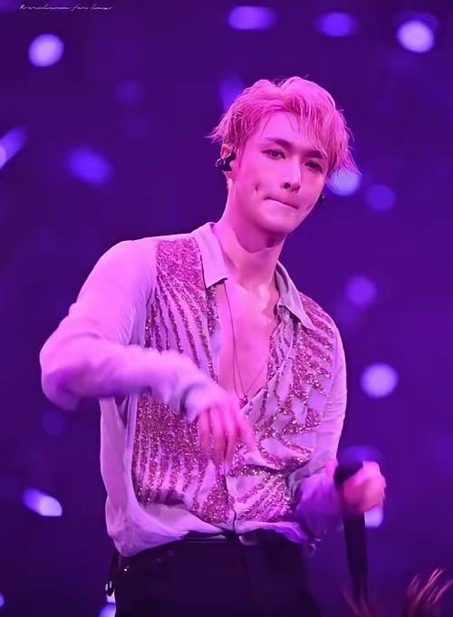 张艺兴这事越闹越真，还扯上谢娜张杰，有点看不明白！
 
这几天张艺兴的瓜越扒越细