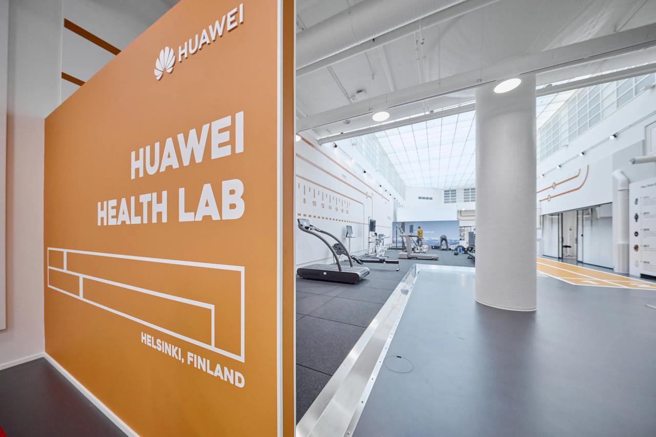 随着华为芬兰运动健康科学实验室的盛大揭幕，终于得以深入了解华为近年来为何能在智能
