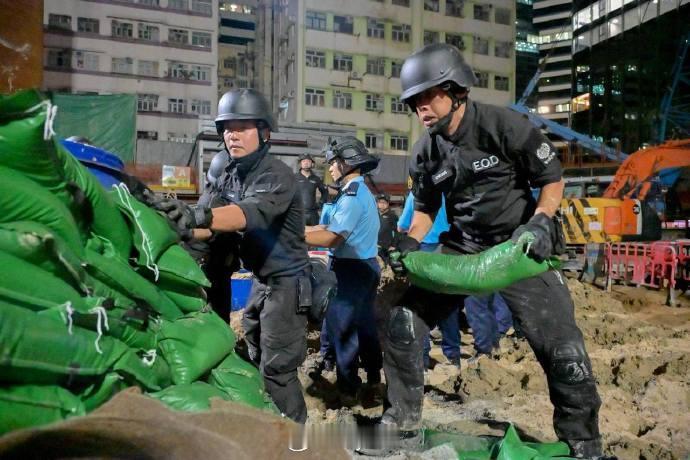 华仔有新片拍了香港工地发现炸弹6000人紧急撤离香港炸弹 ​​​