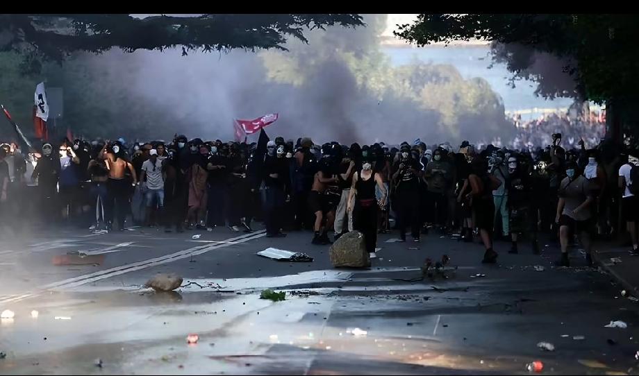 美伊刚刚停战，G7又“起火”了！
反七国集团峰会抗议活动在瑞士日内瓦爆发！
法新