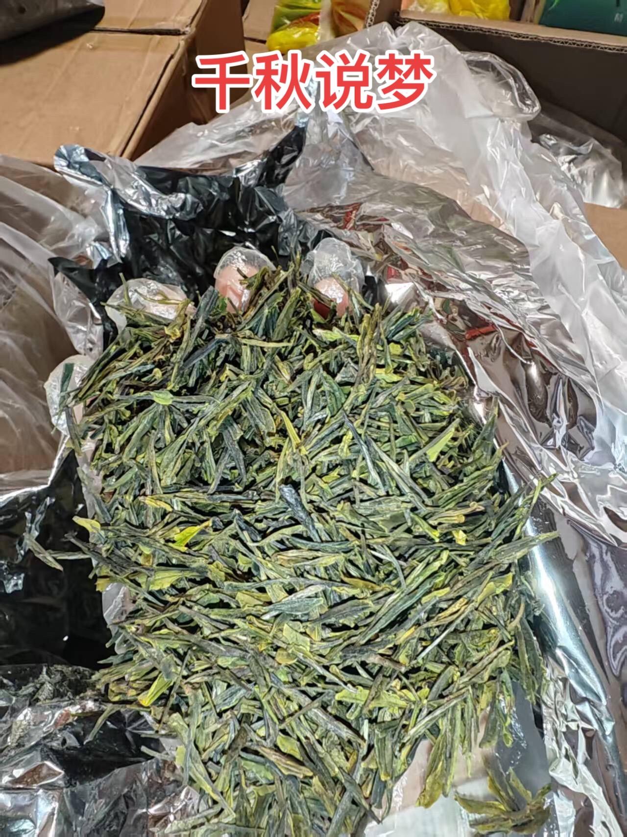 汉武帝的太子刘据因“巫蛊”事件被冤杀，此次事件被牵连而杀的人非常多，为...