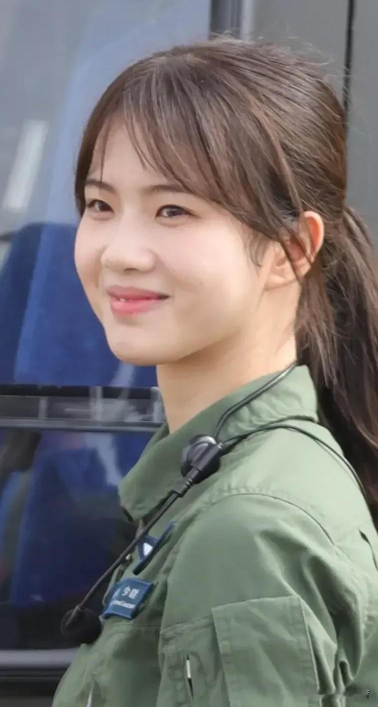 陈都灵，娱乐圈的学霸，确认无疑！

月亮本身是不会发光的，是你们的光折射到我身上