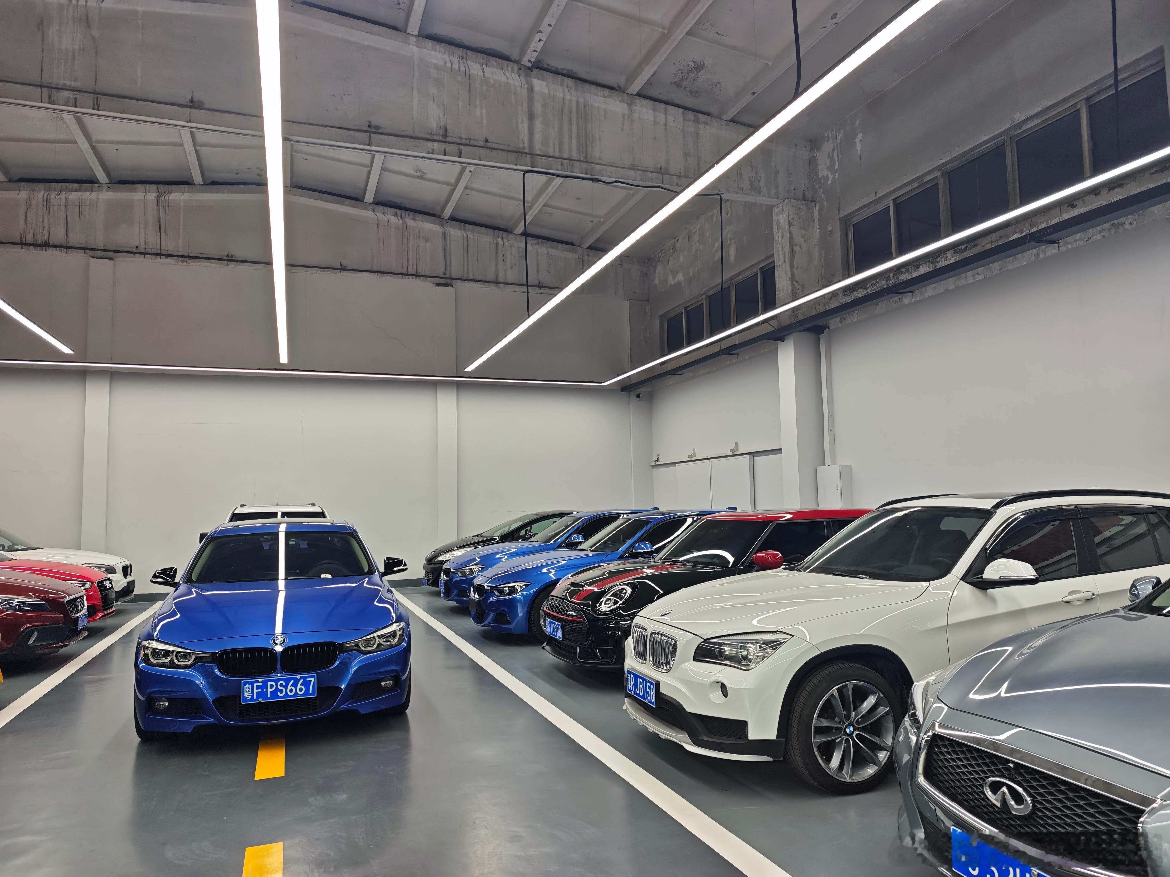 老马在路上马力玩聚 车友从石家庄过来看店里的3系带了小孩，及媳妇，媳妇妈妈店里共