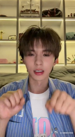 何浩楠直播 每次听何浩楠唱歌都觉得很治愈，温柔的嗓音配上真诚的感情，真的能唱进人