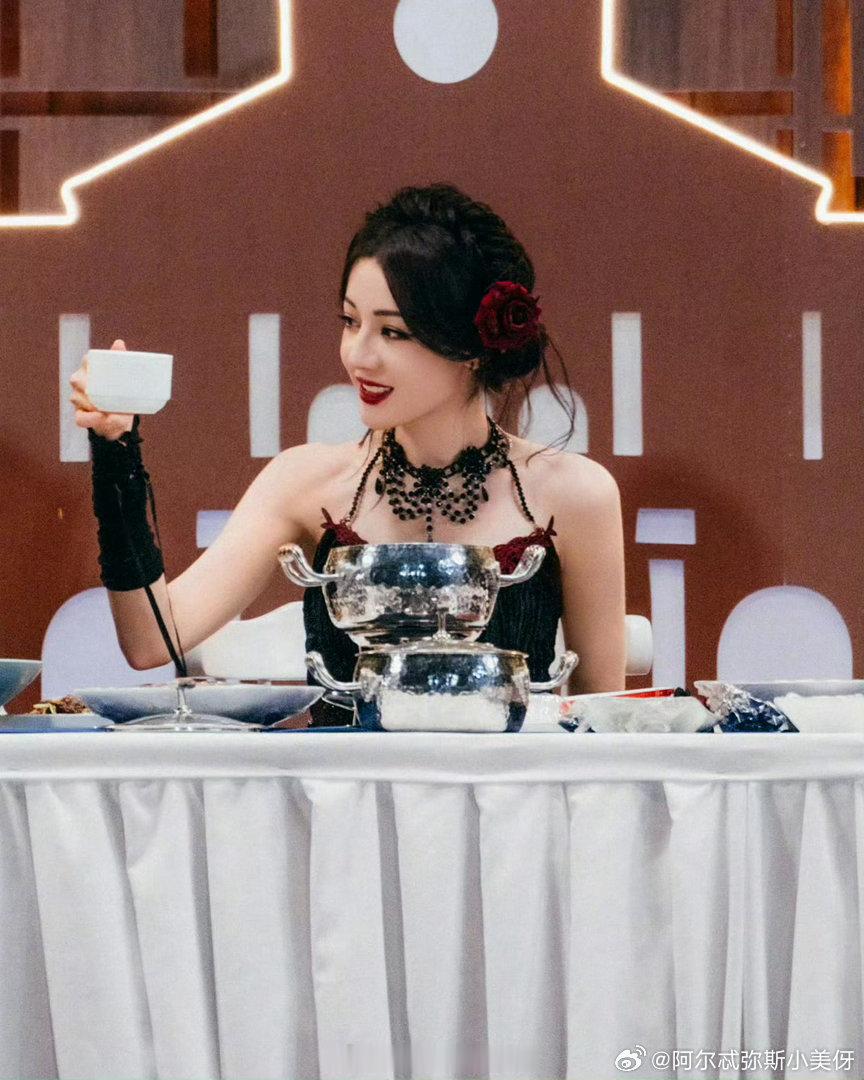 赫丽摸金宇包场支持热巴新电影开推团包场迪丽热巴功夫女足功夫女足票房 赫丽摸金宇包