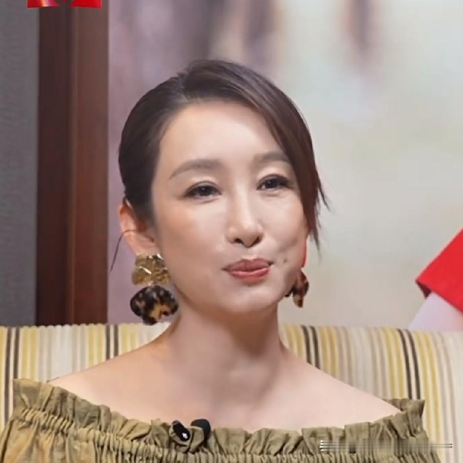 演员秦海璐在接受采访的时候表示，张嘉益给她打电话说，想请她吃个饭，然后他和总制片