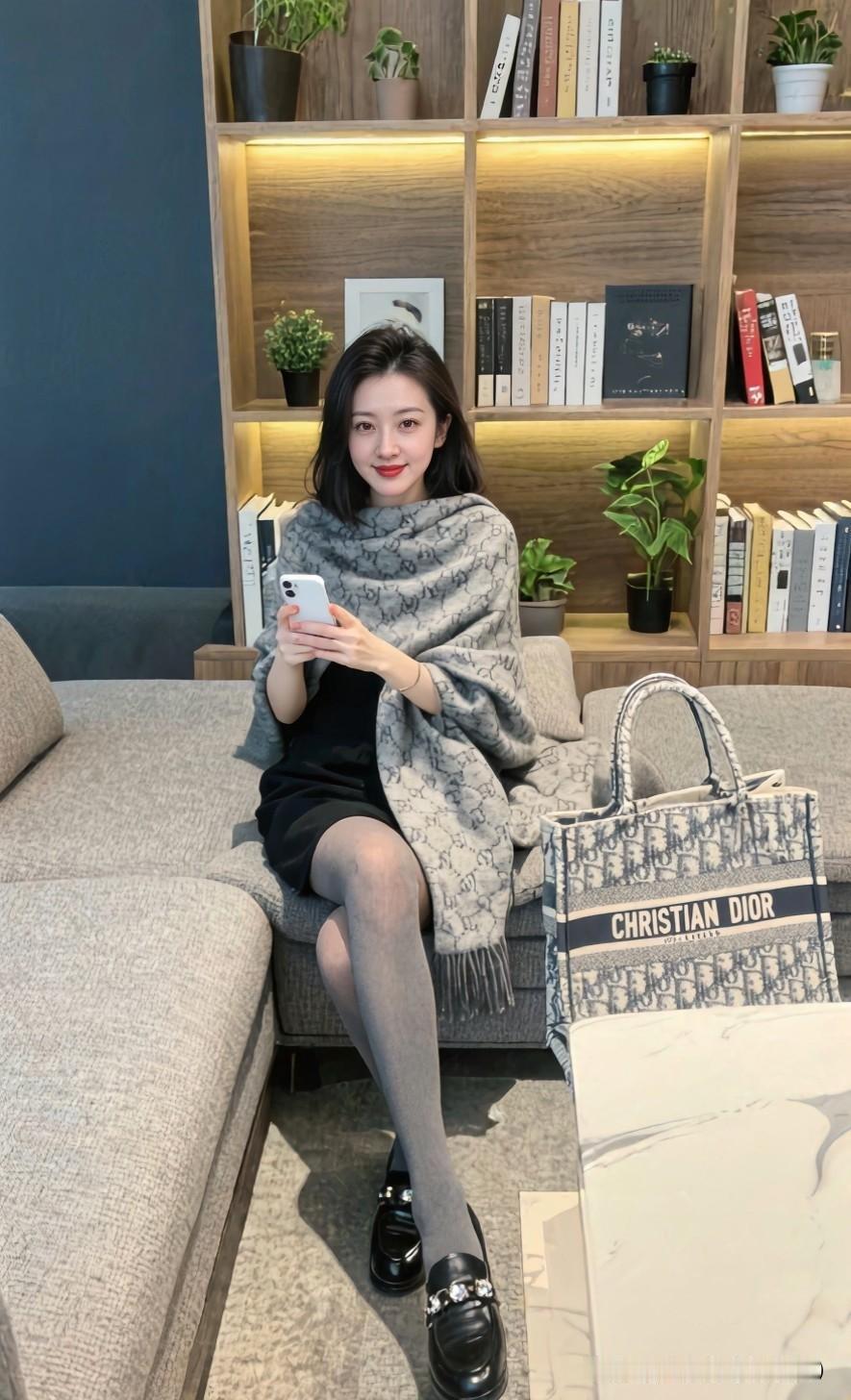 我们不急着往前赶，
日子还长，
我们慢慢来，
慢慢相处。
就像泡一壶好茶，
需要