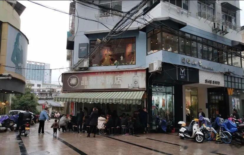 十多种面食近二十种卤子看似简单的组合里却藏着大半莲都人的青春2008年，钱家砂锅