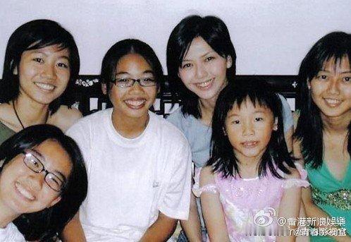 为啥觉得208们的二代就一定好看？美貌本来就是基因彩票啊！例图：孙燕姿与姐妹们合