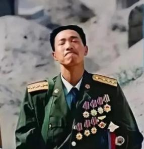 西藏军区汽车兵张良善，新婚10天接到通知归队。10个月后，他却跪在妻儿坟前放声痛
